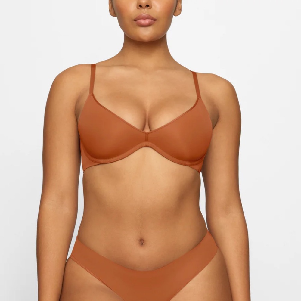 NWT Skims Weightless Scoop Bra